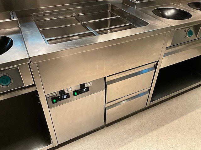 Ake-ideal - koelwerkbank en saladettelijn (c) - afbeelding 5 van  16