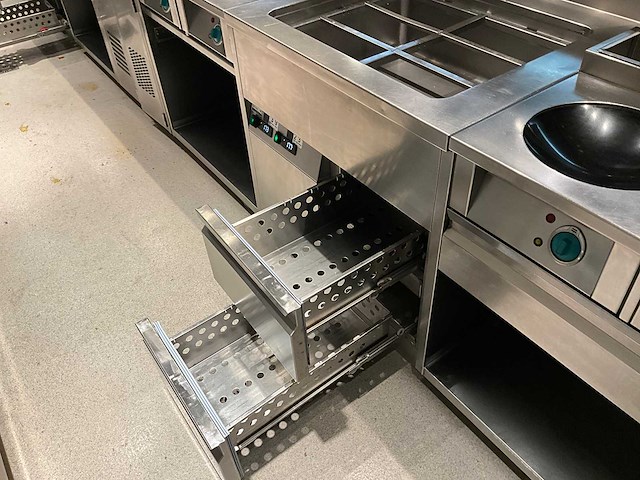 Ake-ideal - koelwerkbank en saladettelijn (c) - afbeelding 8 van  16