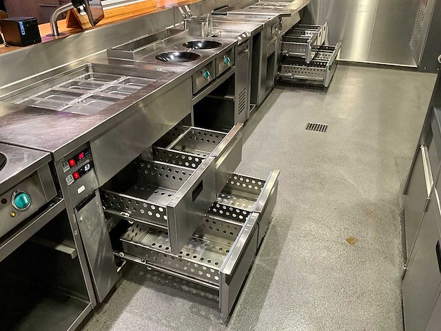 Ake-ideal - koelwerkbank en saladettelijn (c) - afbeelding 2 van  12