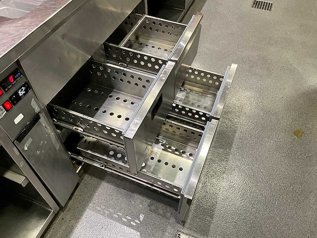 Ake-ideal - koelwerkbank en saladettelijn (c) - afbeelding 3 van  12