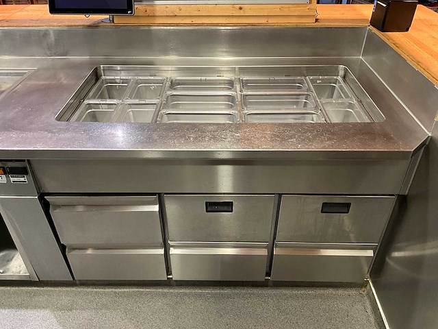 Ake-ideal - koelwerkbank en saladettelijn (c) - afbeelding 6 van  12