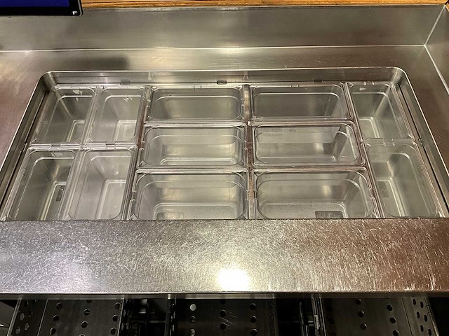 Ake-ideal - koelwerkbank en saladettelijn (c) - afbeelding 8 van  12