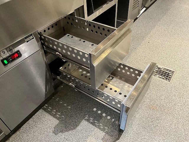 Ake-ideal - koelwerkbank en saladettelijn (c) - afbeelding 8 van  20