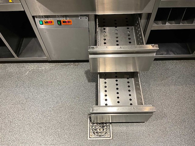 Ake-ideal - koelwerkbank en saladettelijn (c) - afbeelding 15 van  20