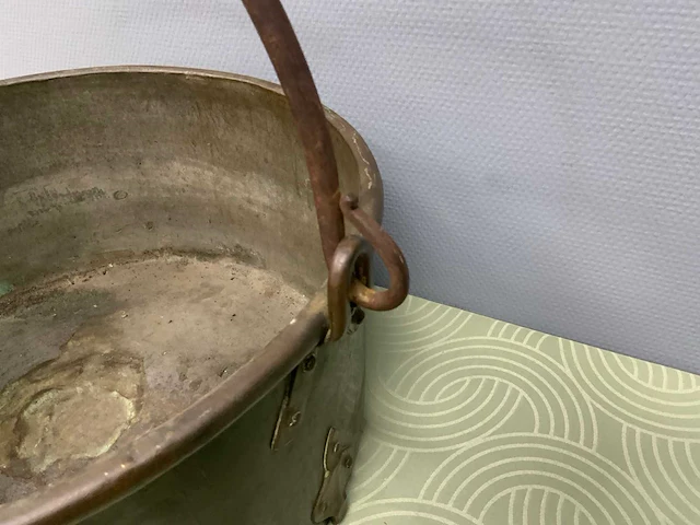 Aker koperen ketel met smeedijzeren driepoot - afbeelding 10 van  10
