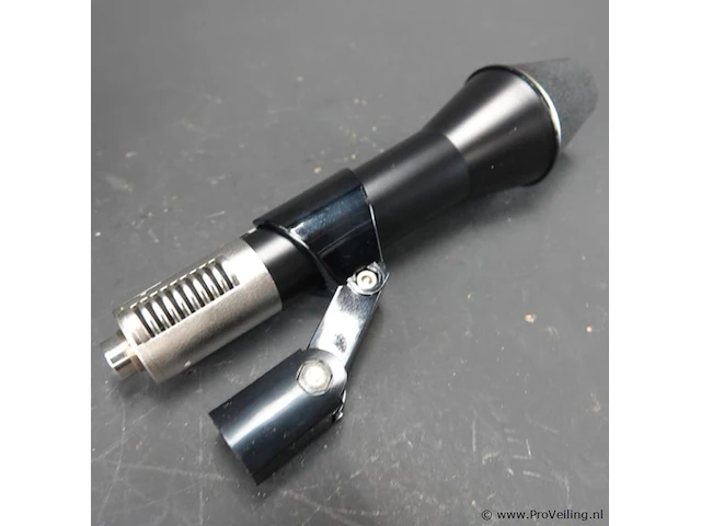 Akg d202 dynamische microfoon (ook wel bekend als de "sound rocket"), die beschikt over een uniek tweewegs-capsulesysteem voor hoge en lage frequenties. - afbeelding 2 van  5