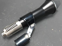 Akg d202 dynamische microfoon (ook wel bekend als de "sound rocket"), die beschikt over een uniek tweewegs-capsulesysteem voor hoge en lage frequenties. - afbeelding 2 van  5