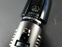 Akg d202 dynamische microfoon (ook wel bekend als de "sound rocket"), die beschikt over een uniek tweewegs-capsulesysteem voor hoge en lage frequenties. - afbeelding 3 van  5