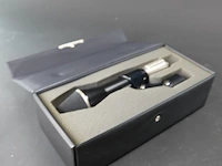 Akg d202 dynamische microfoon (ook wel bekend als de "sound rocket"), die beschikt over een uniek tweewegs-capsulesysteem voor hoge en lage frequenties. - afbeelding 4 van  5