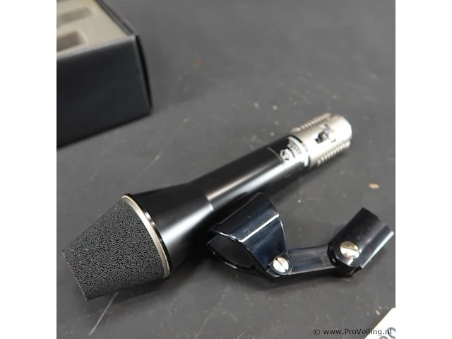 Akg d202 dynamische microfoon te zijn, ook wel bekend als de "sound rocket" vanwege zijn kenmerkende conische ontwerp - afbeelding 2 van  5