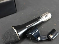 Akg d202 dynamische microfoon te zijn, ook wel bekend als de "sound rocket" vanwege zijn kenmerkende conische ontwerp - afbeelding 2 van  5
