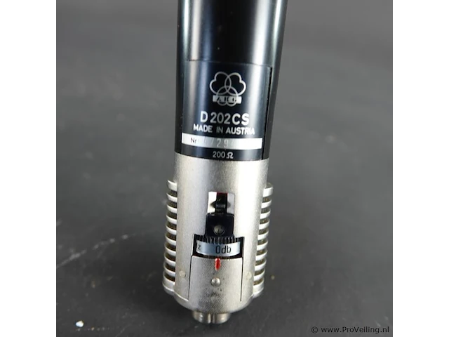 Akg d202 dynamische microfoon te zijn, ook wel bekend als de "sound rocket" vanwege zijn kenmerkende conische ontwerp - afbeelding 3 van  5