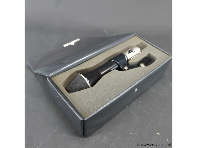 Akg d202 dynamische microfoon te zijn, ook wel bekend als de "sound rocket" vanwege zijn kenmerkende conische ontwerp - afbeelding 4 van  5