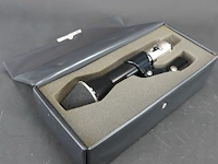 Akg d202 dynamische microfoon te zijn, ook wel bekend als de "sound rocket" vanwege zijn kenmerkende conische ontwerp - afbeelding 4 van  5