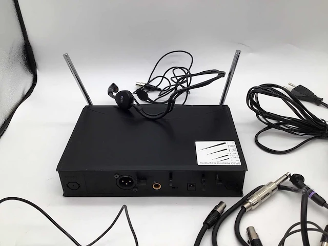 Akg sr60 en pt60 draadloze microfoon plus headsets overige audio-apparatuur - afbeelding 6 van  7