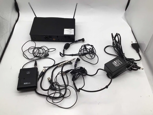 Akg sr60 en pt60 draadloze microfoon plus headsets overige audio-apparatuur - afbeelding 7 van  7