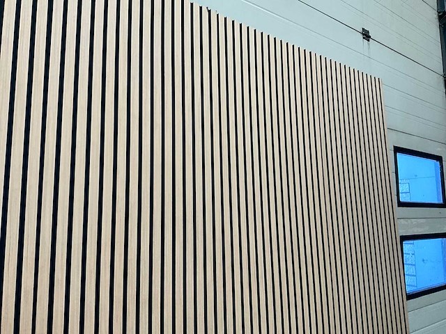 Akoestisch wandpaneel licht eiken 2600x60mm (12x) - afbeelding 8 van  9