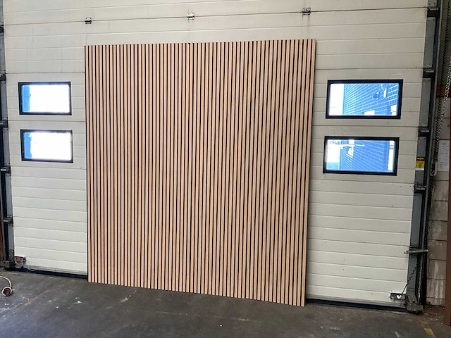 Akoestisch wandpaneel licht eiken 2600x60mm (12x) - afbeelding 2 van  3