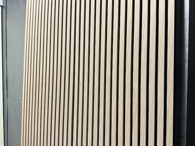 Akoestisch wandpaneel licht eiken 2600x60mm (20x) - afbeelding 5 van  7