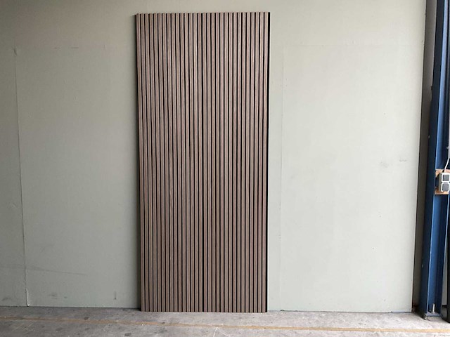 Akoestisch wandpaneel walnoot 2800x600x21mm (12x) - afbeelding 1 van  6