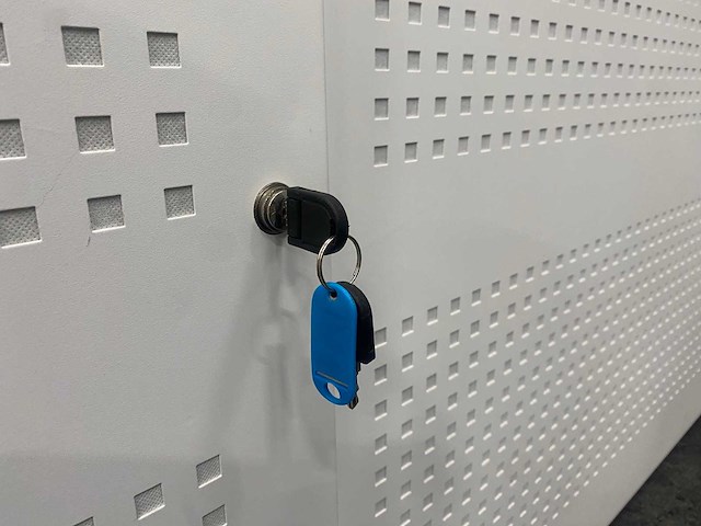 Akoestische schuifdeurkast wit - met sleutel - afbeelding 5 van  10