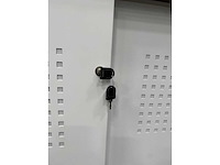 Akoestische schuifdeurkast wit - met sleutel - afbeelding 12 van  14