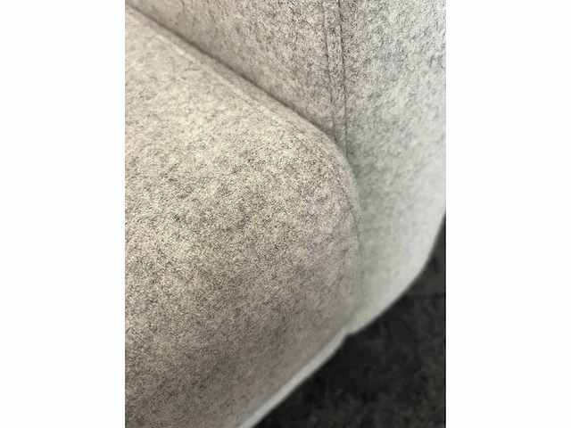 Akoestische sofa met metalen bijzettafel - afbeelding 11 van  12