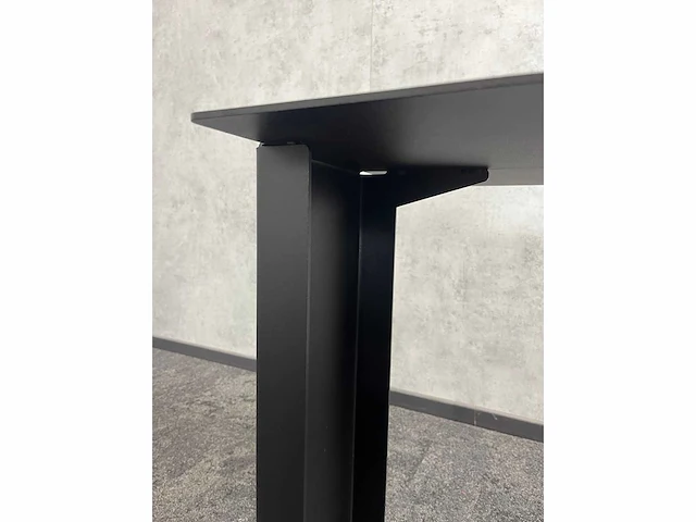 Akoestische sofa met metalen bijzettafel - afbeelding 3 van  12