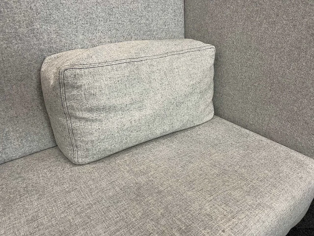 Akoestische sofa met metalen bijzettafel - afbeelding 9 van  12
