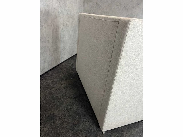 Akoestische sofa met metalen bijzettafel - afbeelding 8 van  12