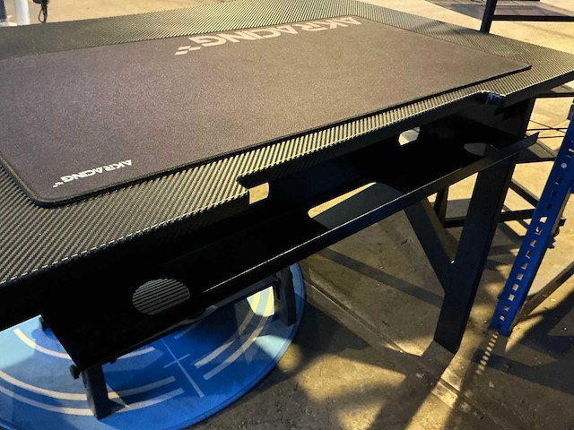 Akracing gaming bureau opstelling - afbeelding 8 van  12