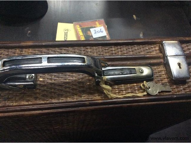 Aktetas riet met sleutels - afbeelding 3 van  3