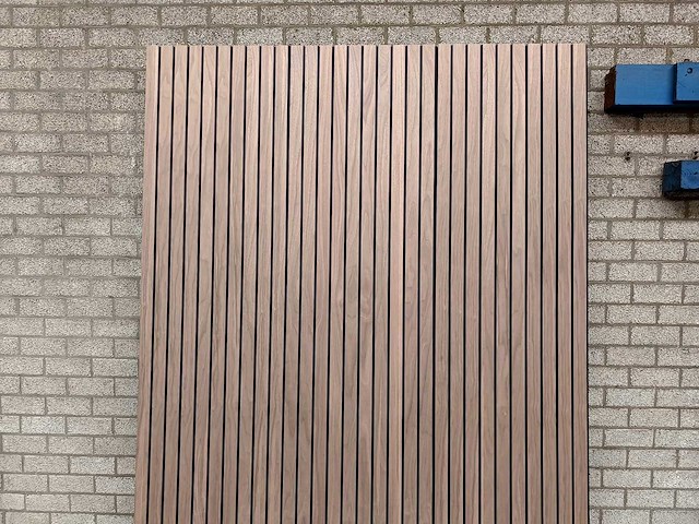 Akupanel walnoot luxe breed akoestisch wandpaneel 280x60 cm (66x) - afbeelding 1 van  4