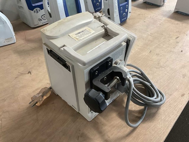 Alaris pc 8015 series infusion controller - afbeelding 4 van  5