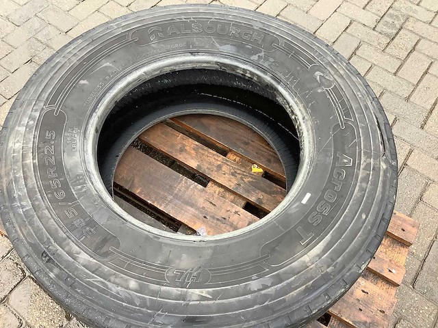 Albourgh - across t - band - afbeelding 2 van  3