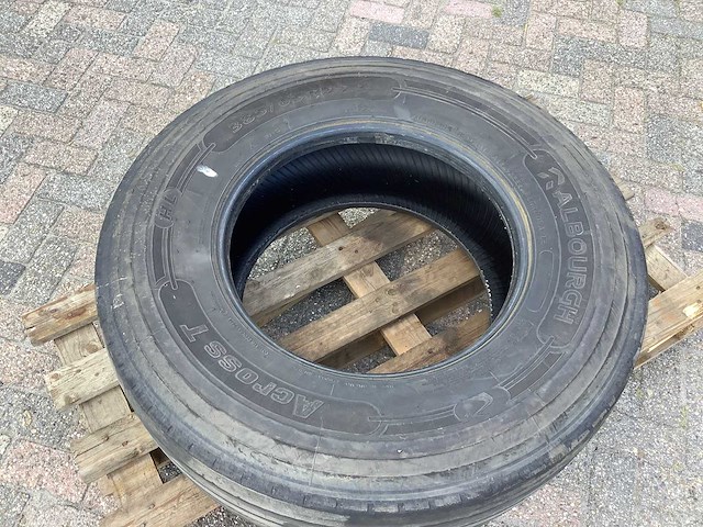 Albourgh - across t - truck tyre - afbeelding 2 van  3