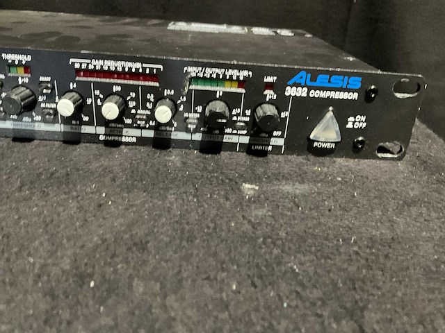 Alesis 3632 compressor - afbeelding 2 van  11