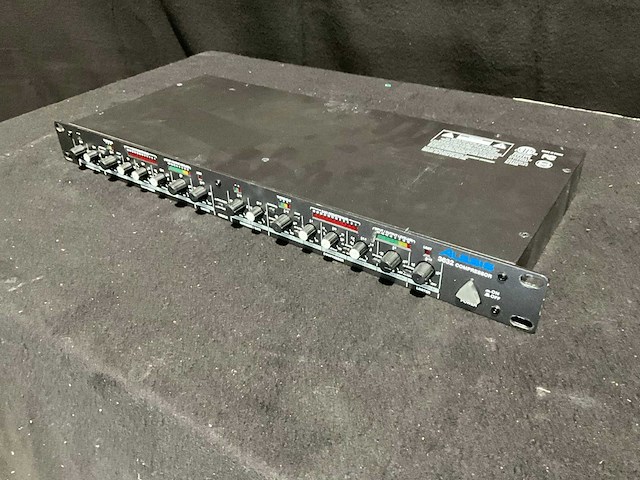 Alesis 3632 compressor - afbeelding 1 van  11
