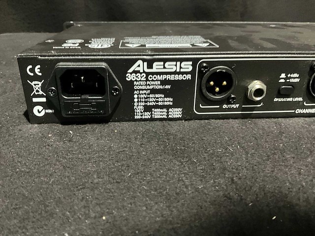 Alesis 3632 compressor - afbeelding 7 van  11