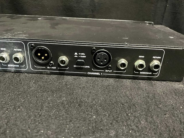 Alesis 3632 compressor - afbeelding 9 van  11