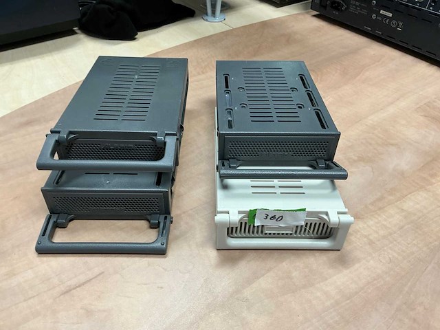Alesis hd24 hdd caddy (4x) - afbeelding 1 van  2