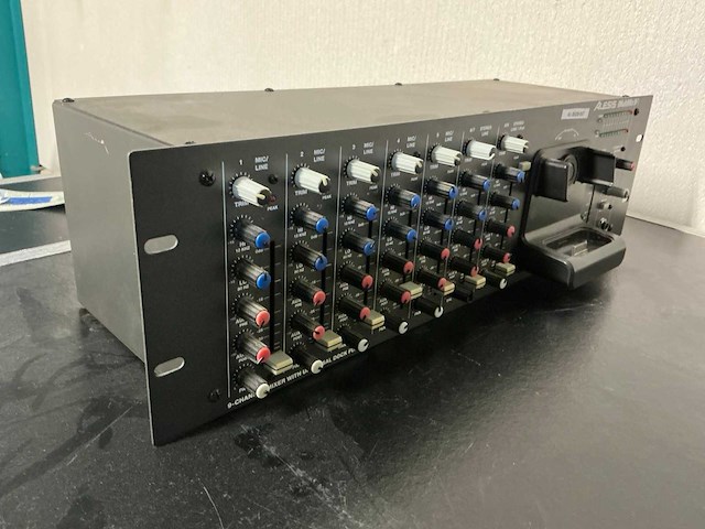 Alesis imultimix 9r rackmixer - afbeelding 1 van  6