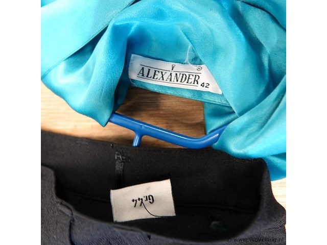 Alexander - afbeelding 4 van  4