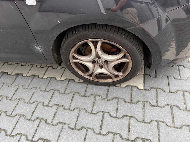 Alfa - romeo - mito 1.3 jtdm eco dist. - personenauto - 2012 - afbeelding 16 van  24
