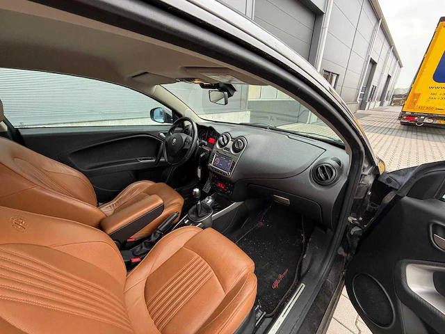 Alfa - romeo - mito 1.3 jtdm eco dist. - personenauto - 2012 - afbeelding 2 van  24