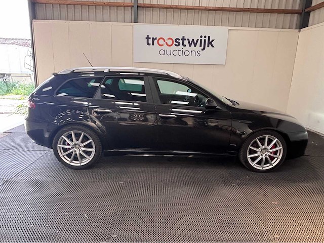 Alfa romeo - 159 - sportwagon - 1.9 jtd ti - car - 2008 - afbeelding 18 van  24