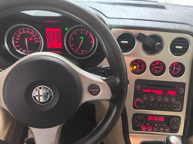 Alfa romeo - 159 sportwagon - 1.9 jts distinctive - 83-xk-dh- 2007 - afbeelding 17 van  18