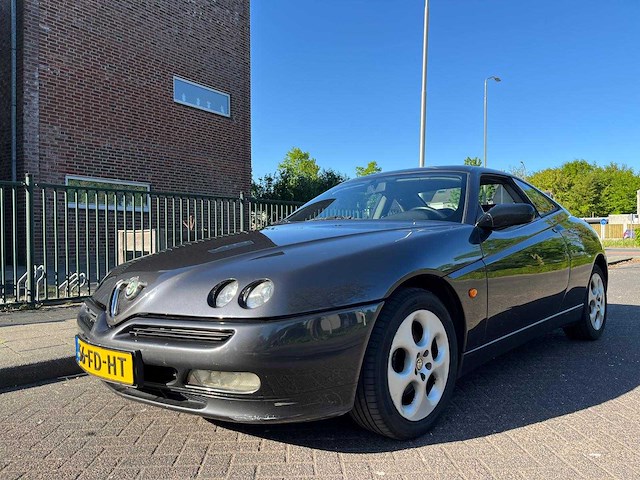 Alfa romeo - 2000 - gtv - 2.0-16v t.spark l - personenauto - afbeelding 1 van  20