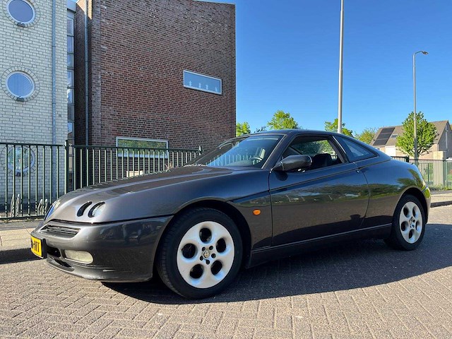 Alfa romeo - 2000 - gtv - 2.0-16v t.spark l - personenauto - afbeelding 2 van  22