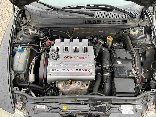 Alfa romeo - 2005 - 147 - personenauto - afbeelding 1 van  14